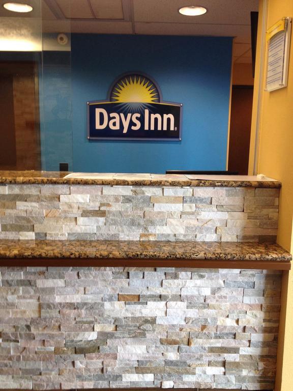 Days Inn By Wyndham Вернал Екстер'єр фото